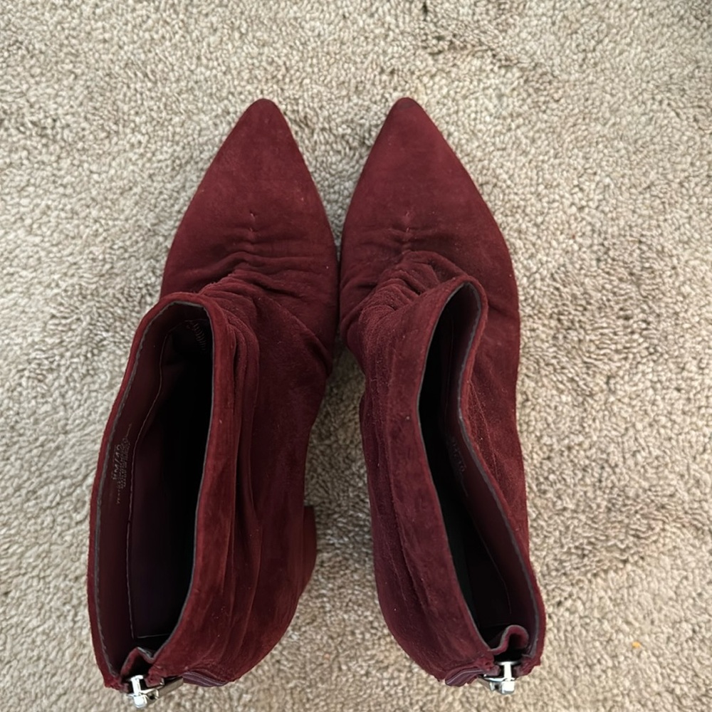 Soft suede burgundy booties. Size 9m 1.5 inch chunky heel